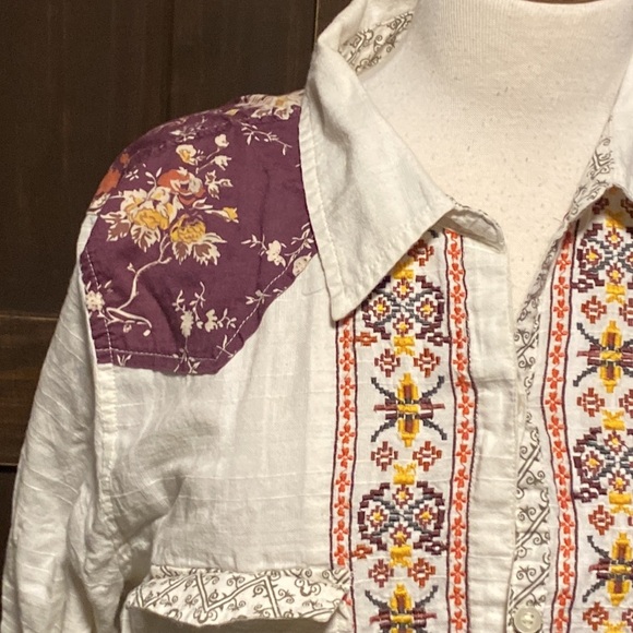 BKE White and Purple Embroidered Button-Up Shirt - Picture 2 of 10
